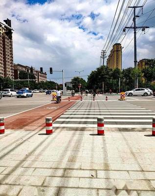 運城市區啟動七大路口渠化島建設 交通安全設施再升級